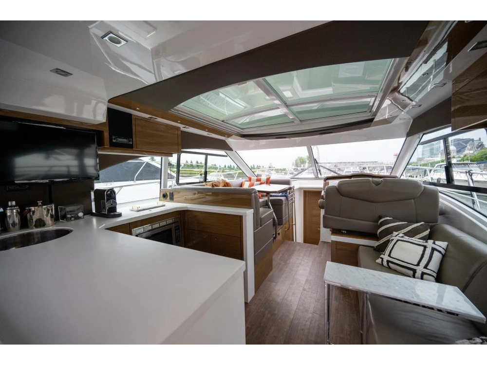 2018 Cruisers Yachts Cantius 45 Diesel - Sur Rendez-vous alt
