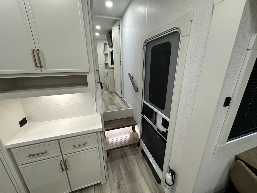 2027 Brinkley Rv Z3100 alt