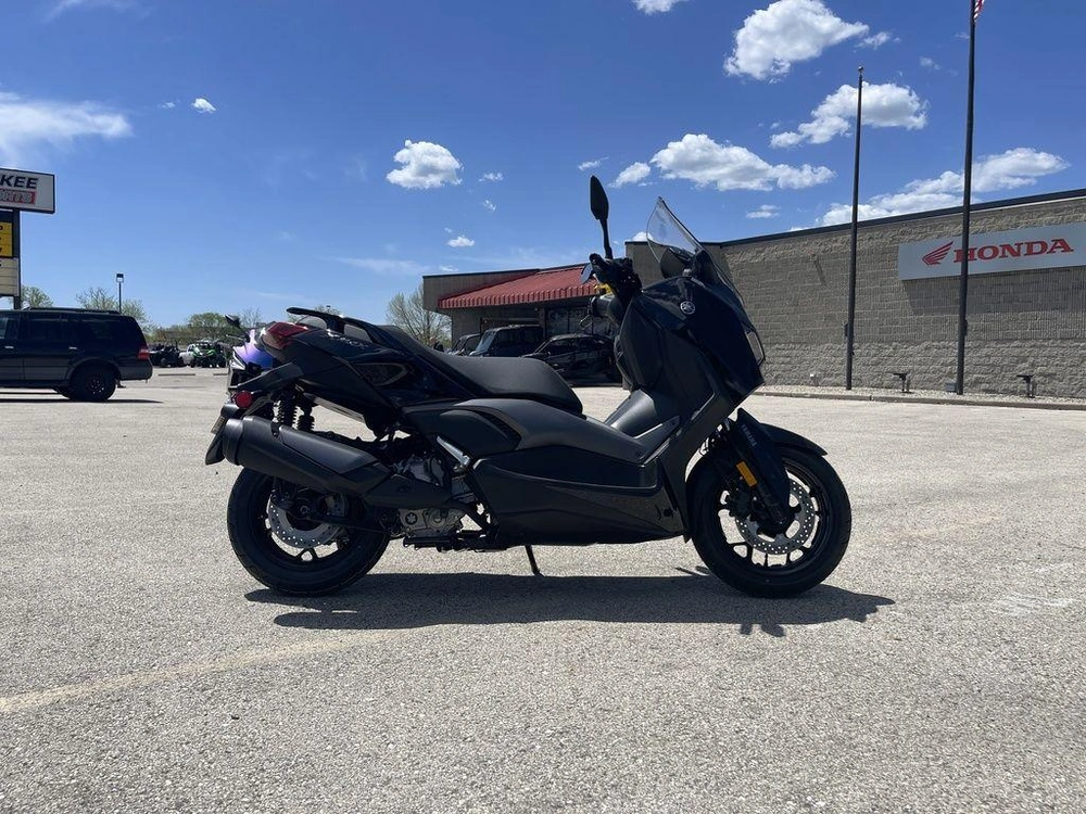 2026 Yamaha Xmax alt