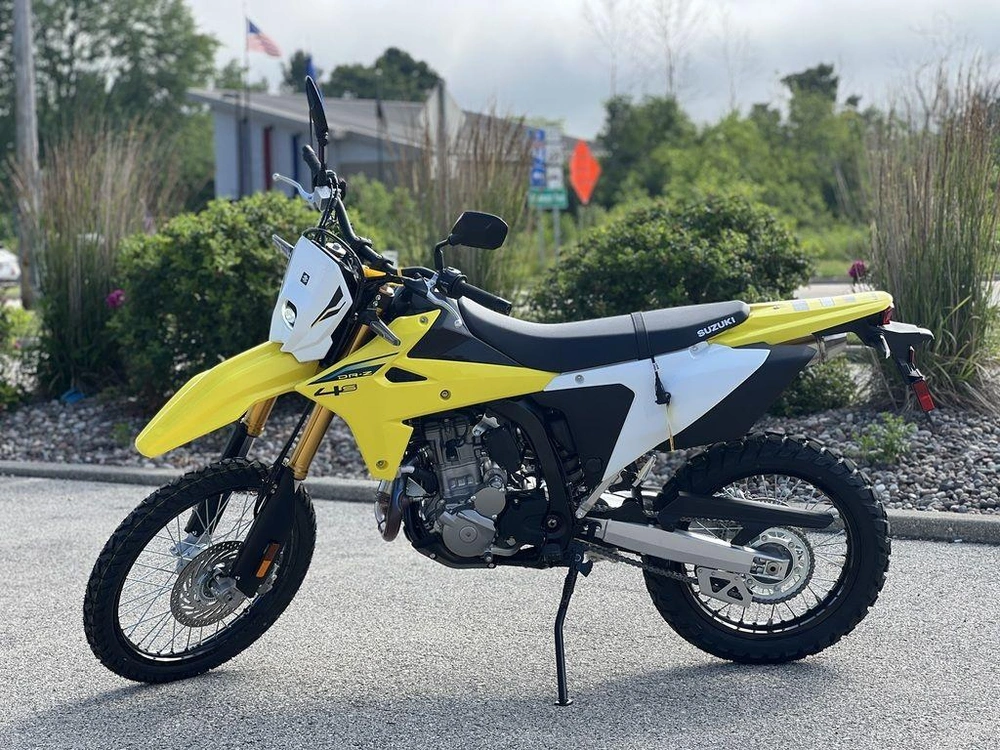 2025 Suzuki Dr-z4s alt