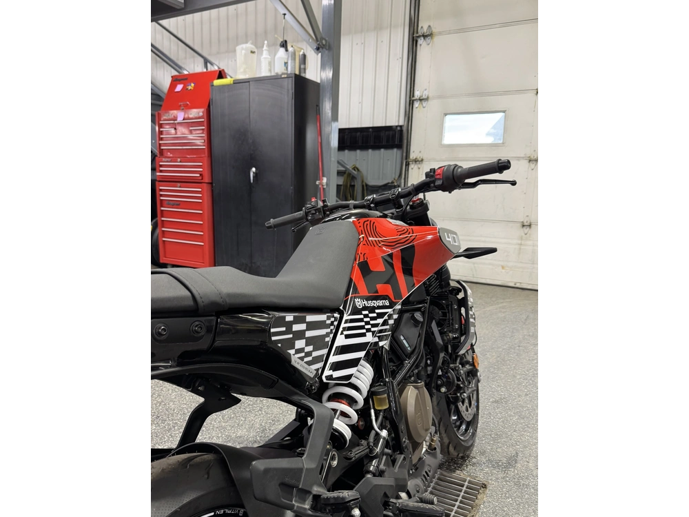 Husqvarna Vitpilen 401 B.d. 2024 alt