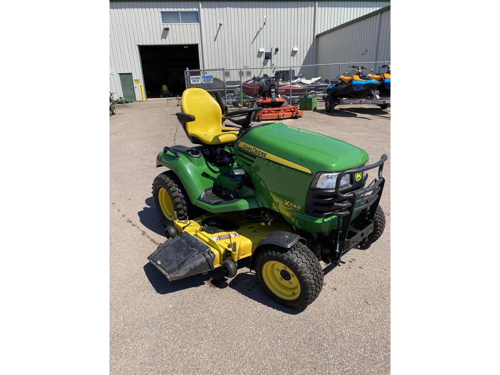 2011 John Deere X748 alt