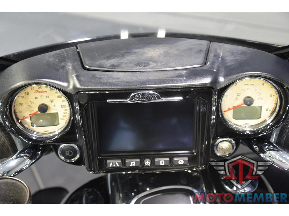 2019 Indian Motorcycle Roadmaster alt