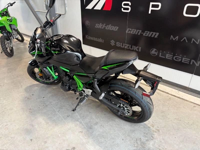 2025 Kawasaki Z650 (bk1)noir Et Vert alt