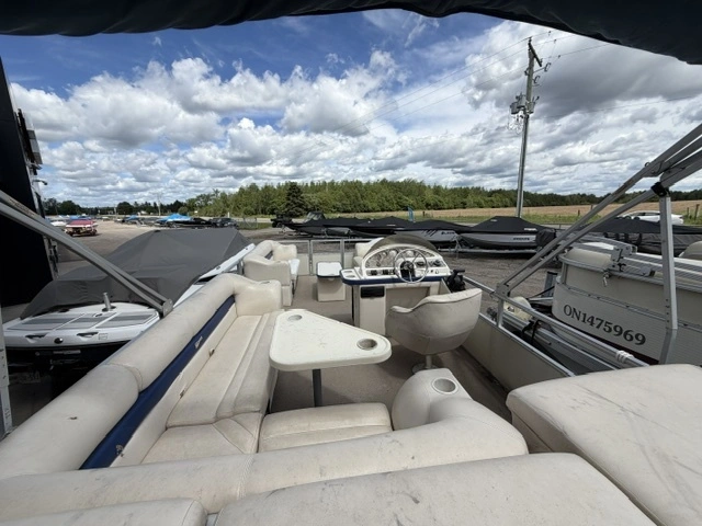2001 Crest 22 Dl alt
