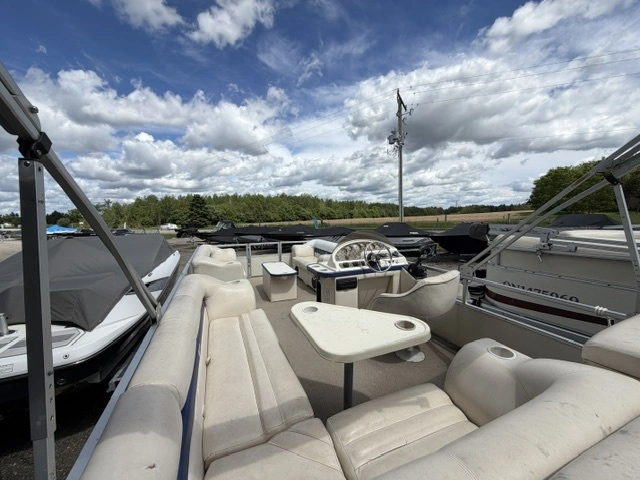 2001 Crest 22 Dl alt