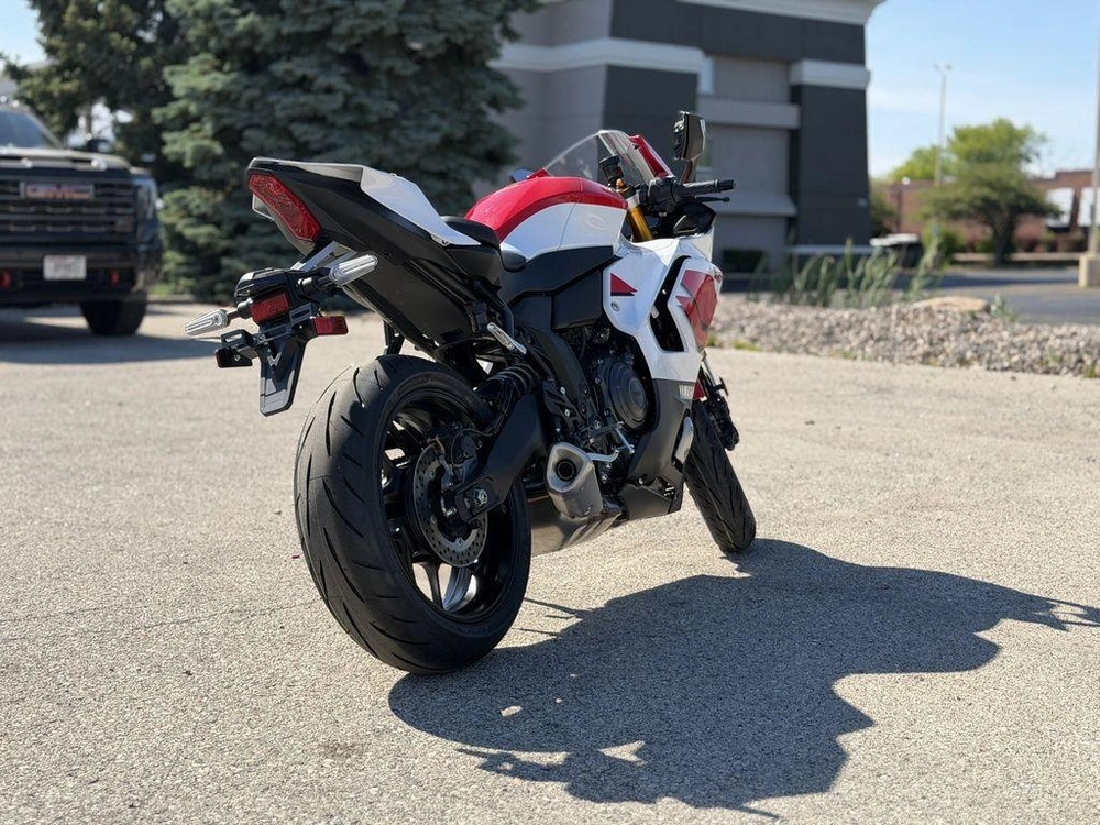 2026 Yamaha Yzf-r7 70th Anniversary Edition alt