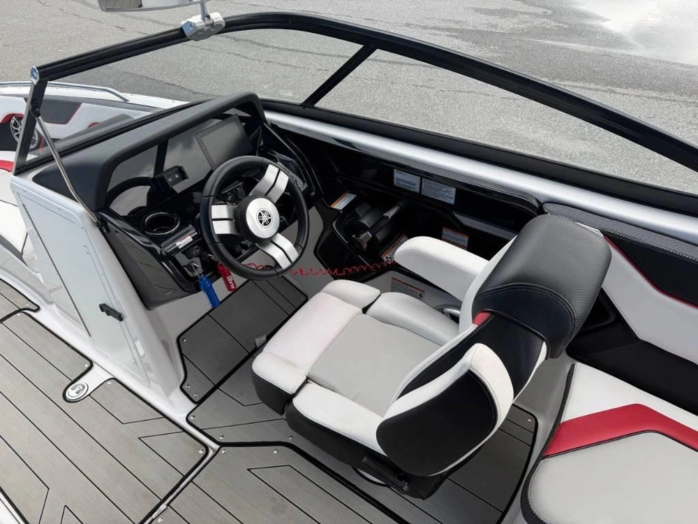 2020 Yamaha 212x alt