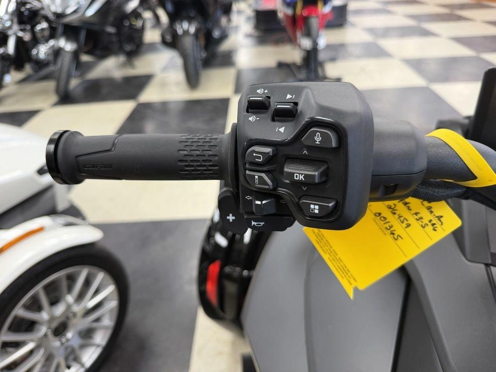 2026 Can-am Spyder F3-s alt