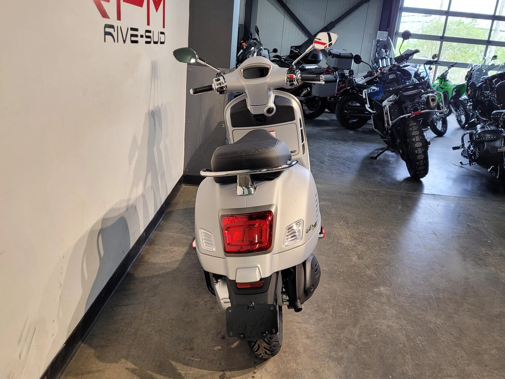 2024 Vespa Gts 300 Super Tech *2.99% / 60 Mois💳 alt