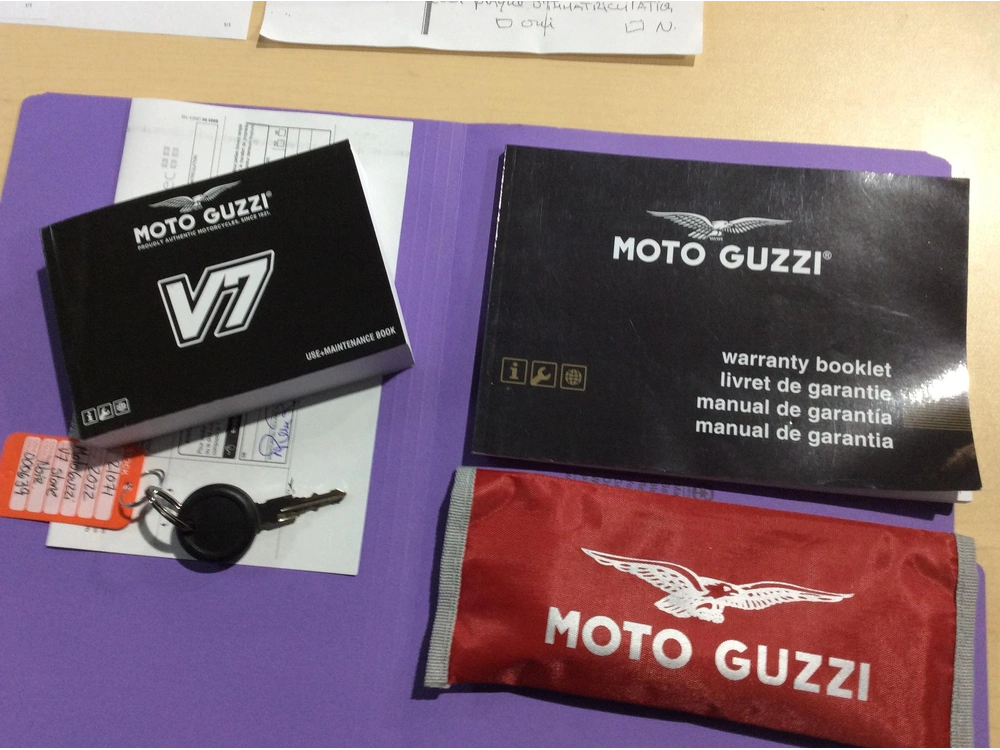 Moto Guzzi V7 Stone Abs 2022 alt