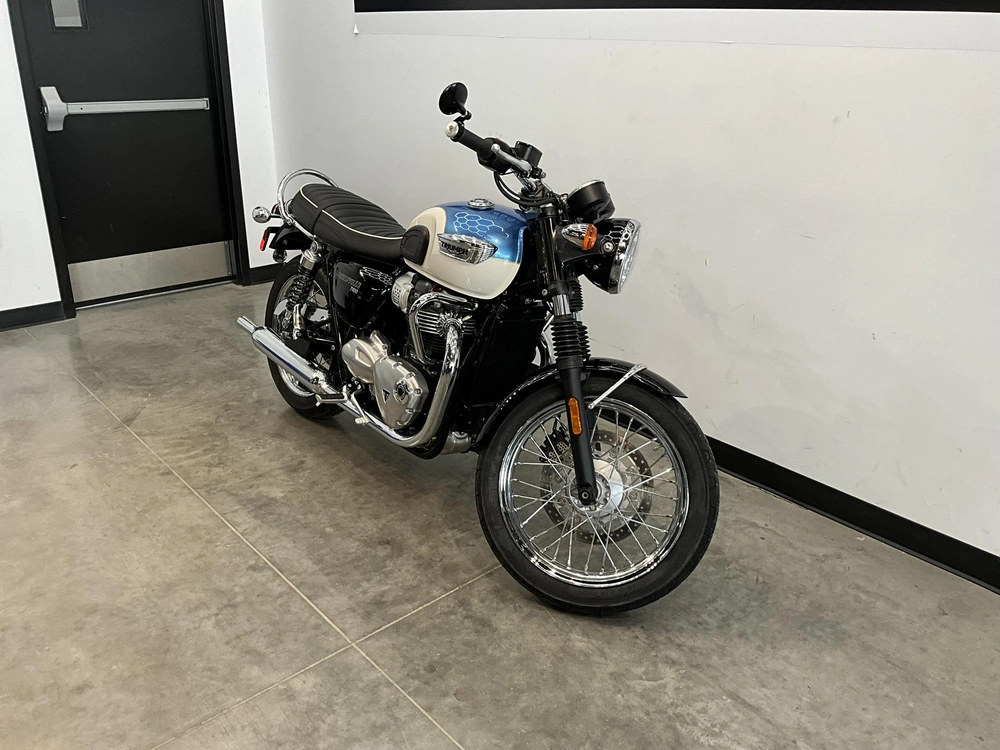 2017 Triumph Bonneville T100 alt