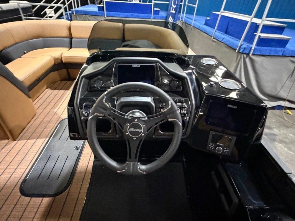 Bentley Elite 223 Swingback 2026 alt