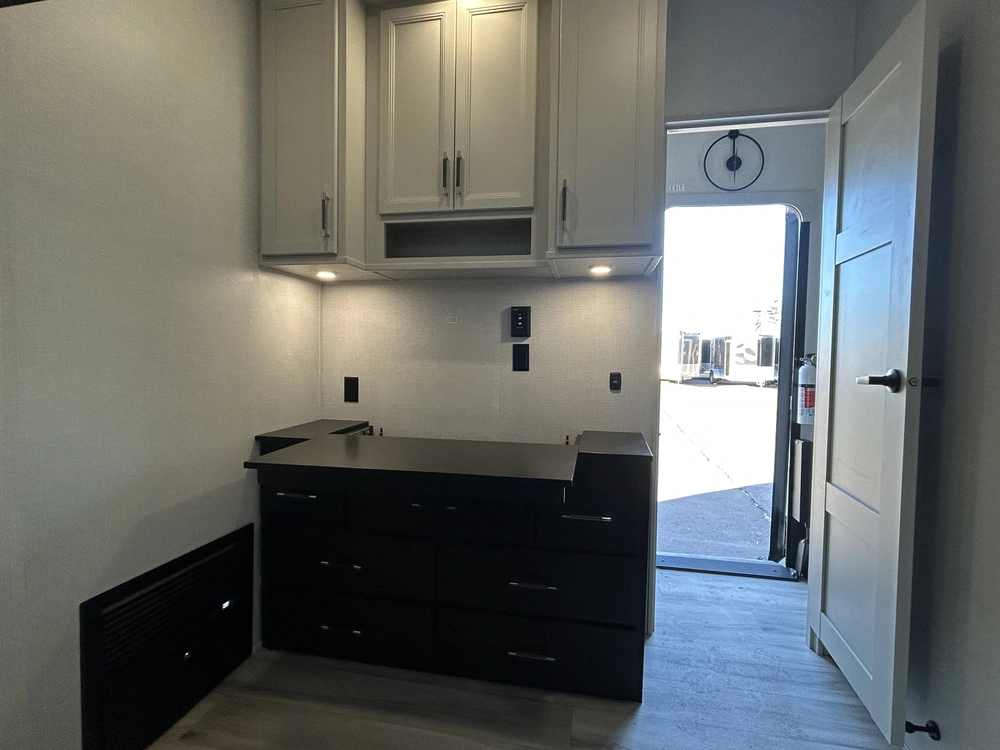 2025 Keystone Rv Alpine Avalanche Edition 379mb alt