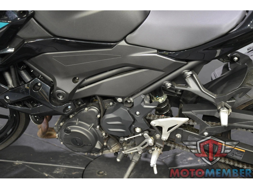 2023 Kawasaki Z400 Abs alt