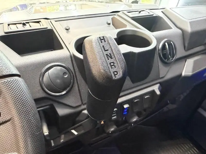 2027 Polaris RANGER XP 1000 AVEC CAB