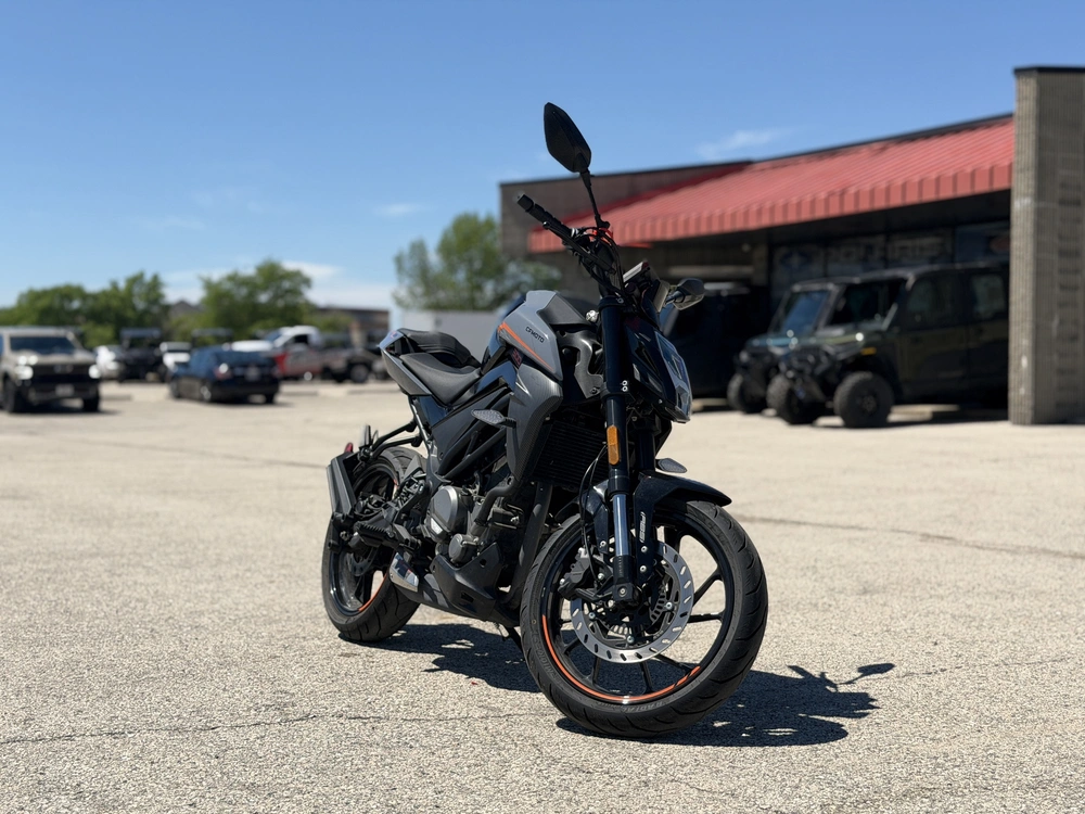 2022 Cfmoto 300nk alt