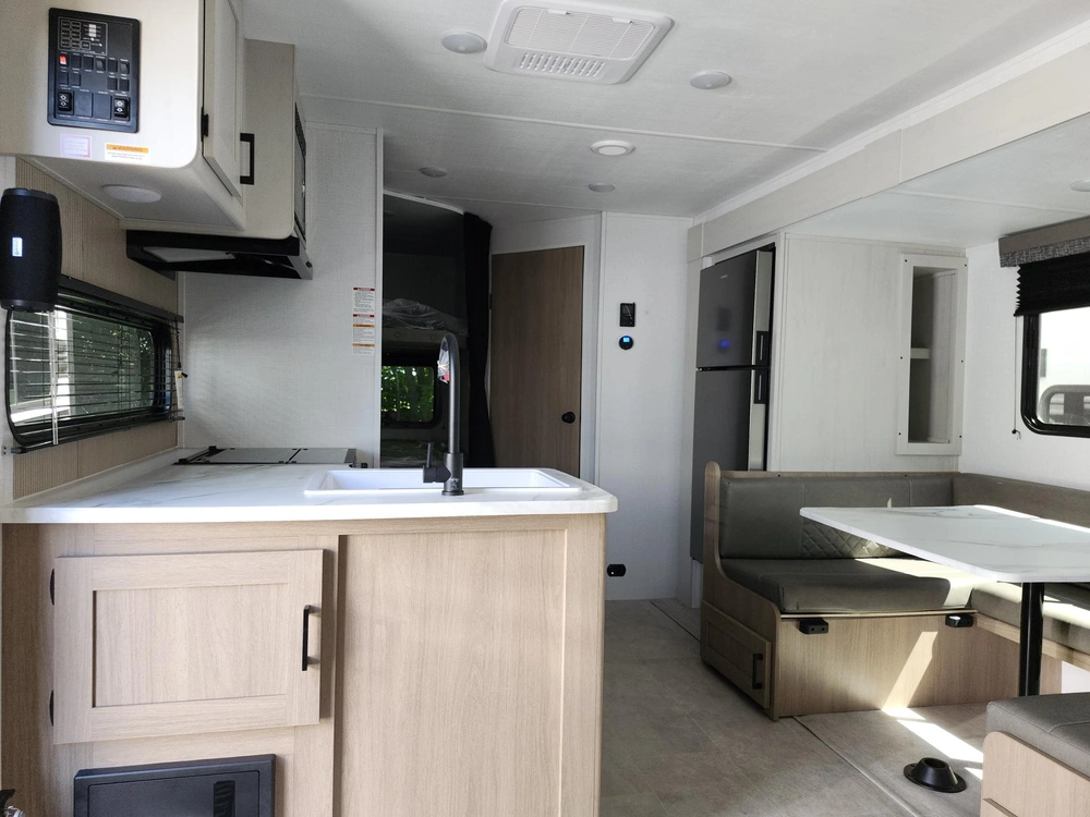2026 Aspen Trail By Dutchmen 23 Bhs alt
