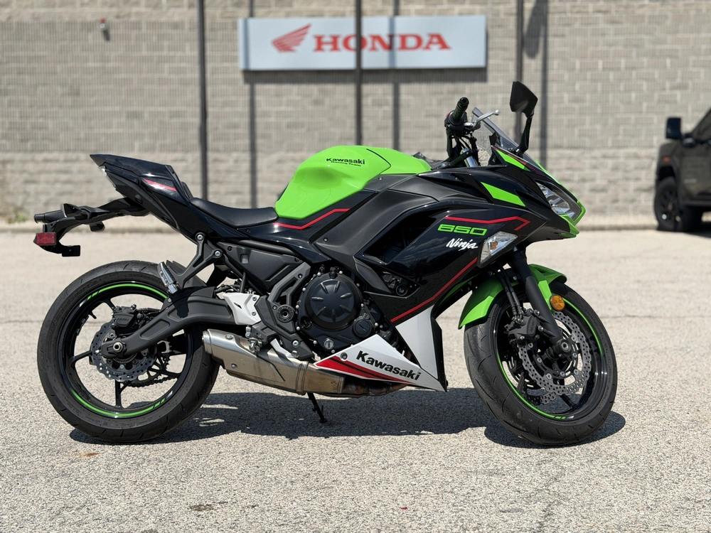 2022 Kawasaki Ninja® 650 alt