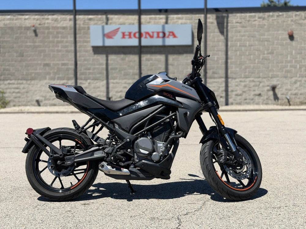 2022 Cfmoto 300nk alt