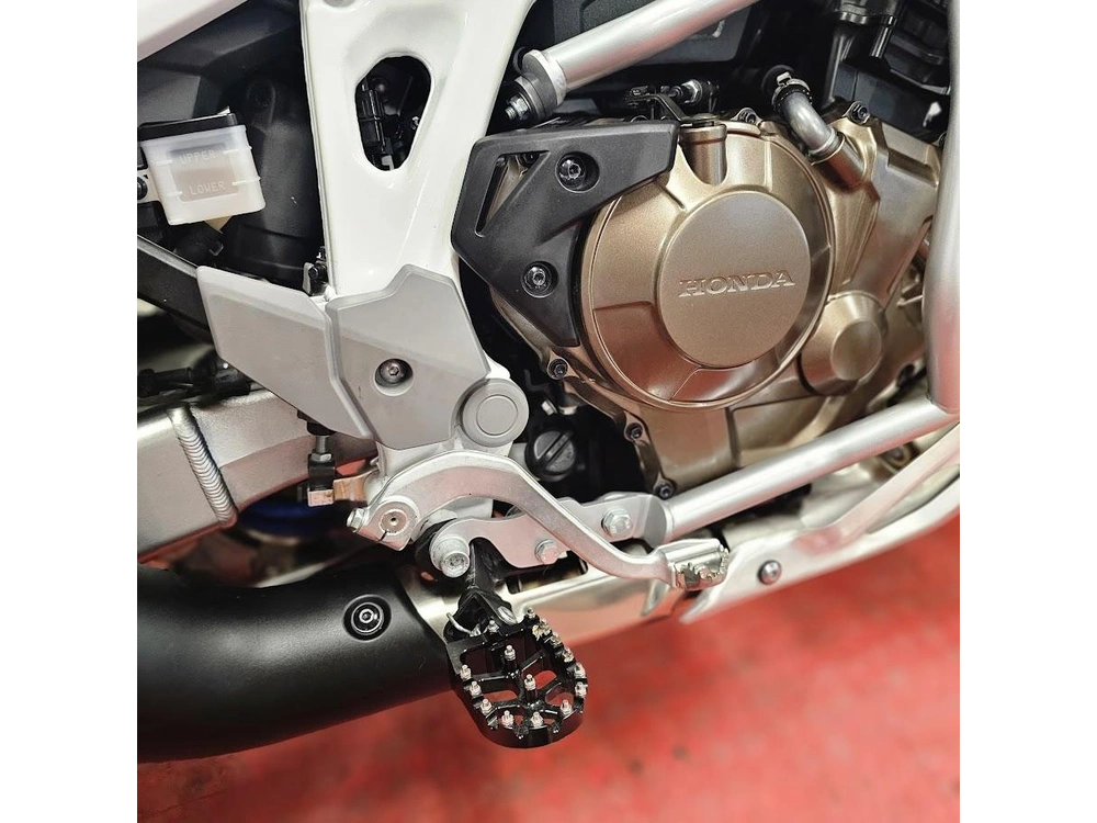 2024 Honda Africa Twin Adventure Sports alt
