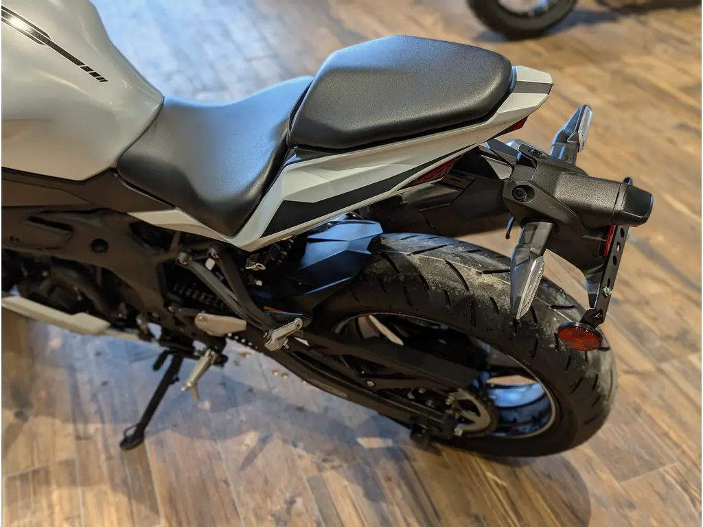 Used 2025 Kawasaki Ninja ZX-4RR // Metallic Matte Whitish Silver