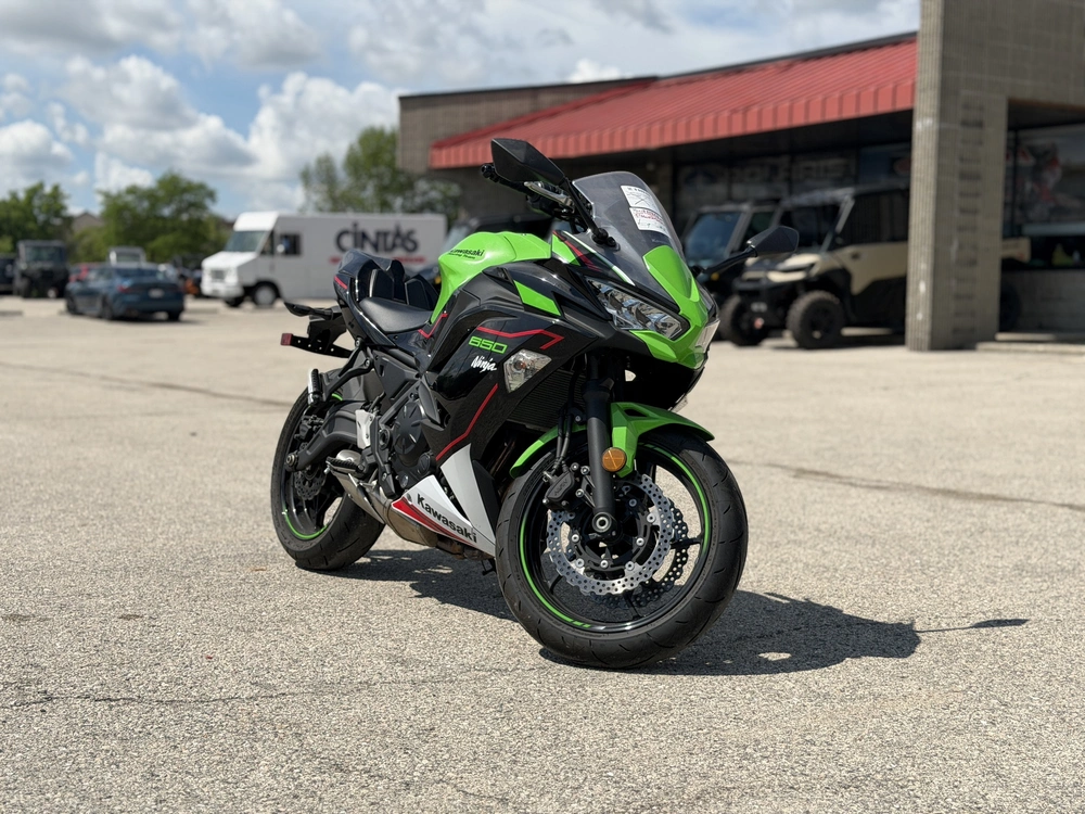 2022 Kawasaki Ninja® 650 alt