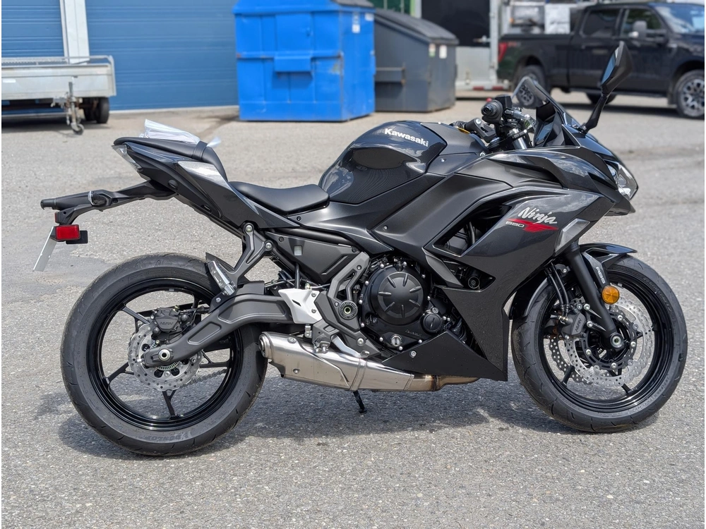 2026 Kawasaki Ninja 650 Noir 🎯 Versatile Sport Motorcycle R7 Cbr650r Gsx-8r Comfort Daily Performance 🟢 alt