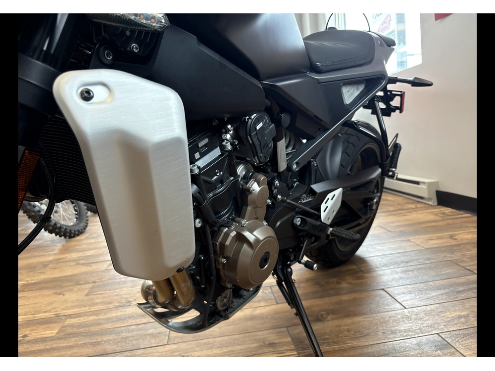 Husqvarna Svartpilen 801 2025 alt