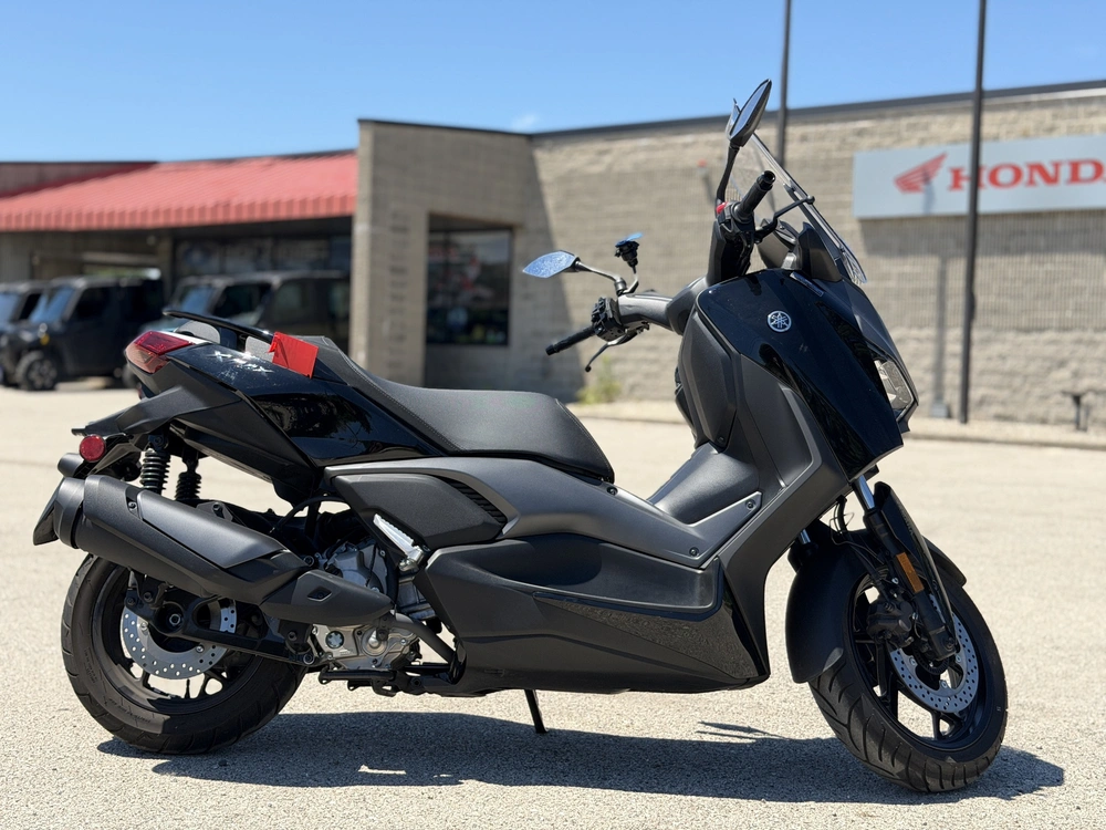 2025 Yamaha Xmax alt