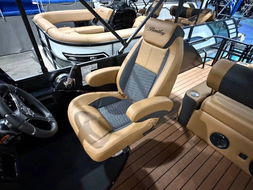 Bentley Elite 223 Swingback 2026 alt