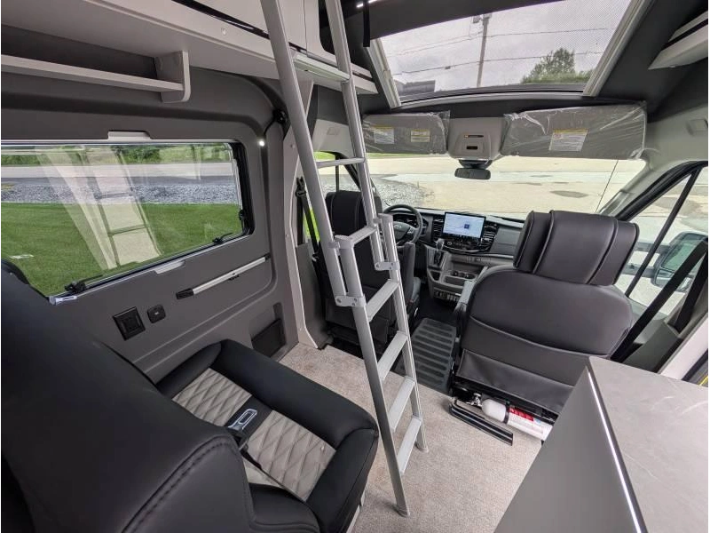 Grand Design Lineage Lvt1 2027 alt