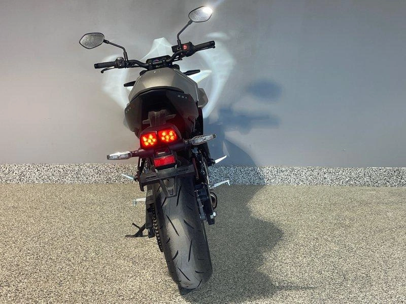 2025 Suzuki Gsx-8s alt