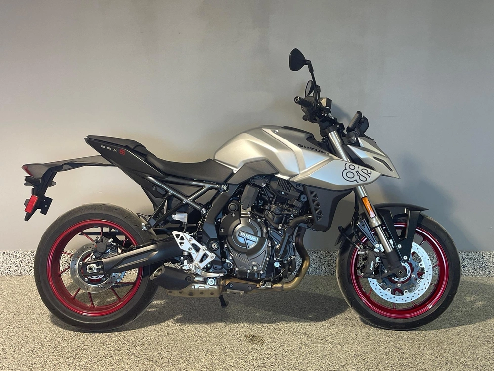 2025 Suzuki Gsx-8s alt