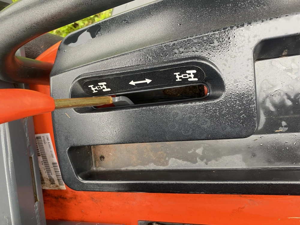 2018 Kubota F2690 alt