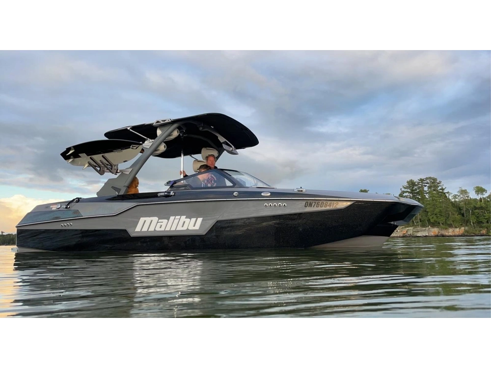 2021 Malibu M220 alt