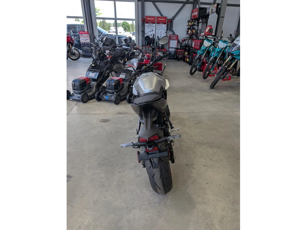 Suzuki Gsx-800s Gsx-8s 2025 alt