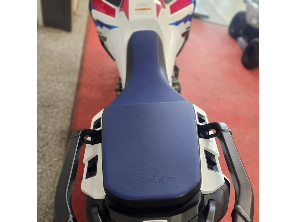 2026 Honda Africa Twin Adventure Sports Es alt