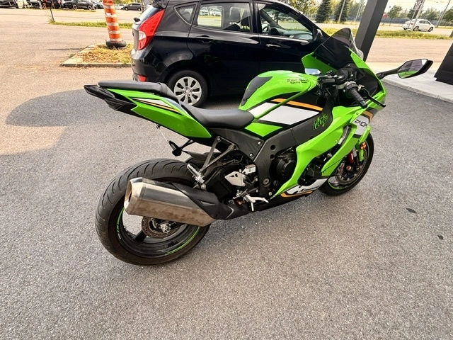 Kawasaki Ninja Zx-10r Ninja Zx-10r Zx10r Zx 10r Bas Km Krt 2025 alt
