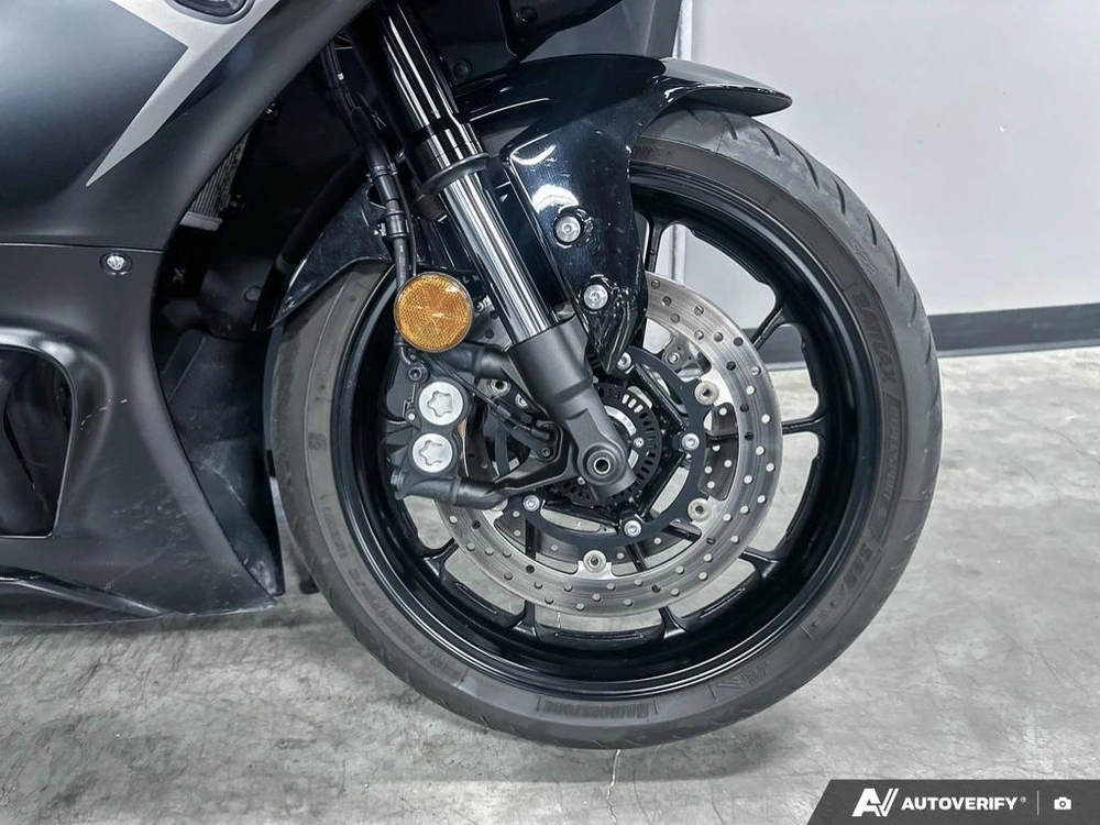 2025 Yamaha R7 alt