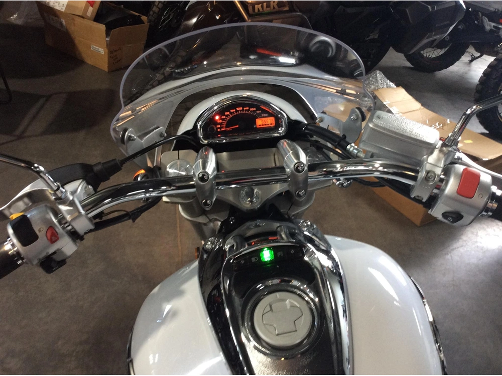 Suzuki Boulevard M50 2015 alt