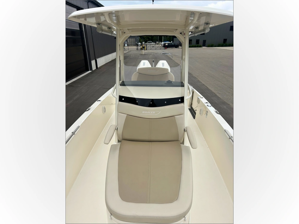 2022 Boston Whaler 270 Dauntless alt