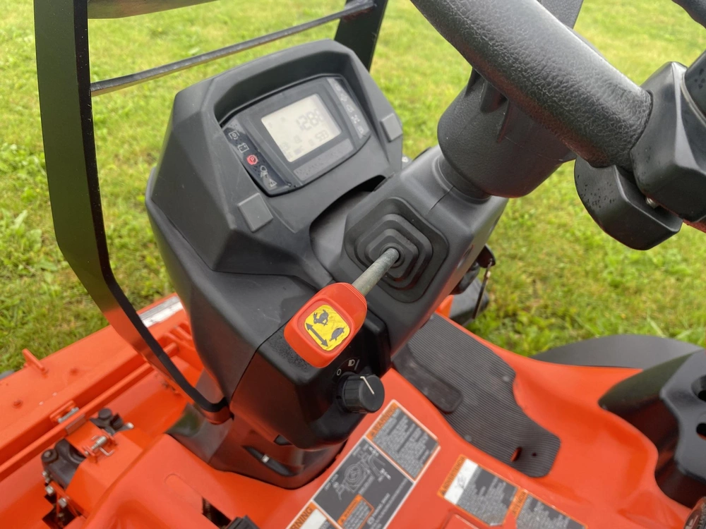 2018 Kubota F2690 alt