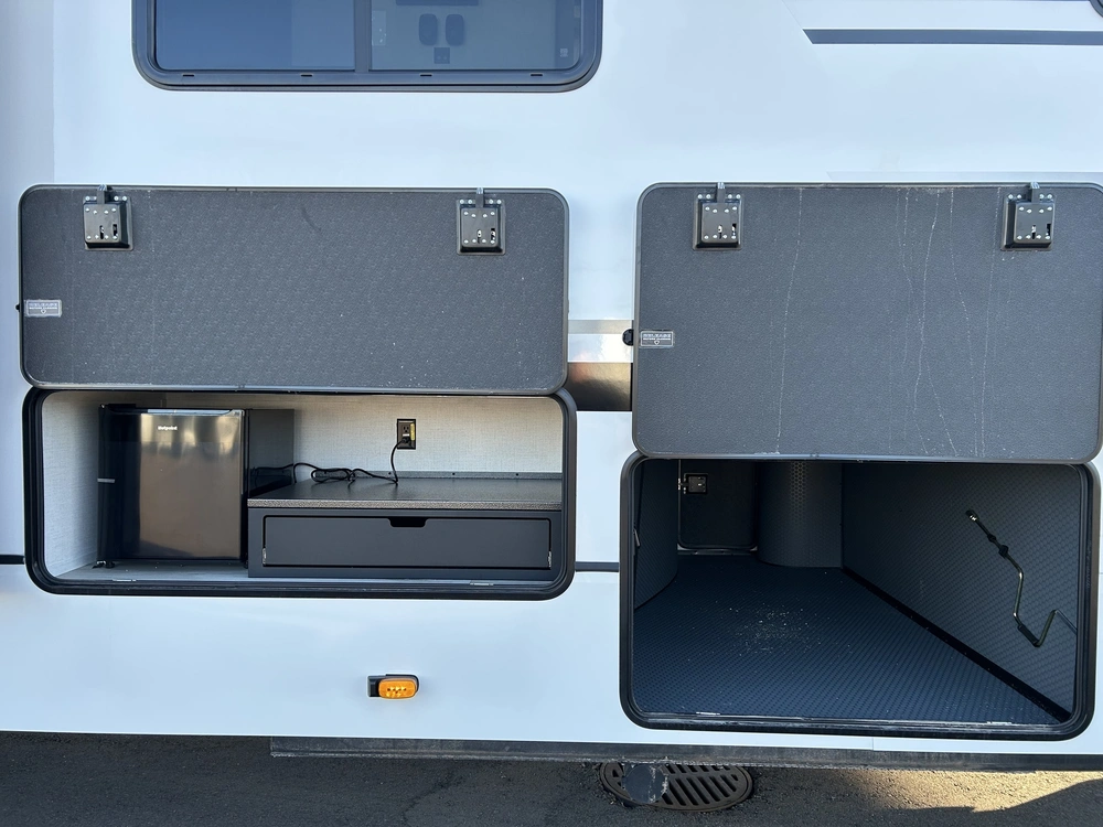 2025 Keystone Rv Alpine Avalanche Edition 379mb alt