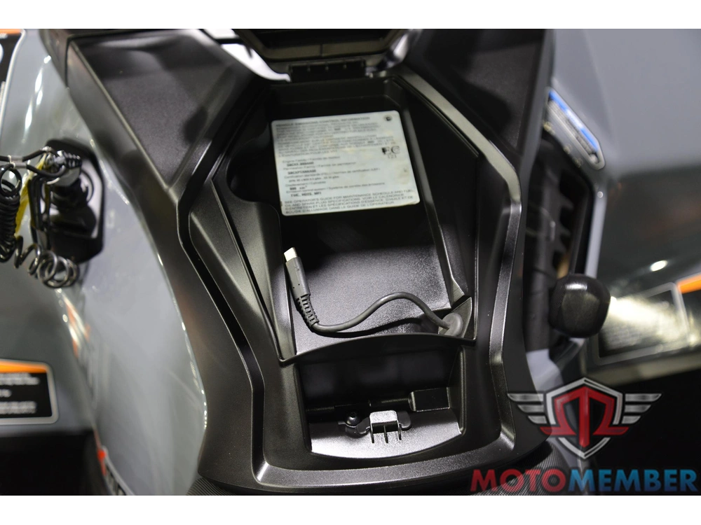 2025 Can-am Outlander X Mr 1000r Granite Grey & Legion Red alt