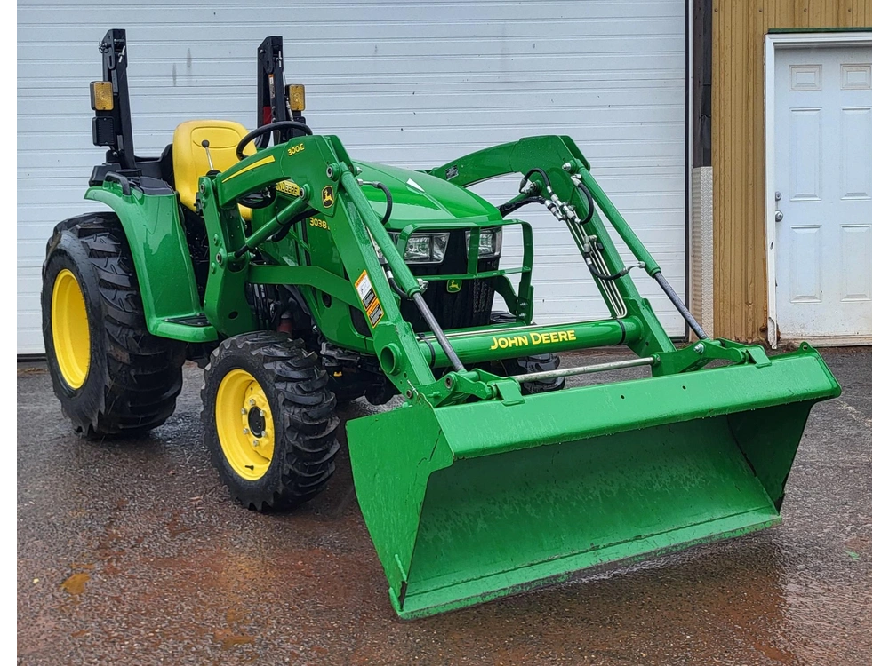 2023 John Deere 3038e alt