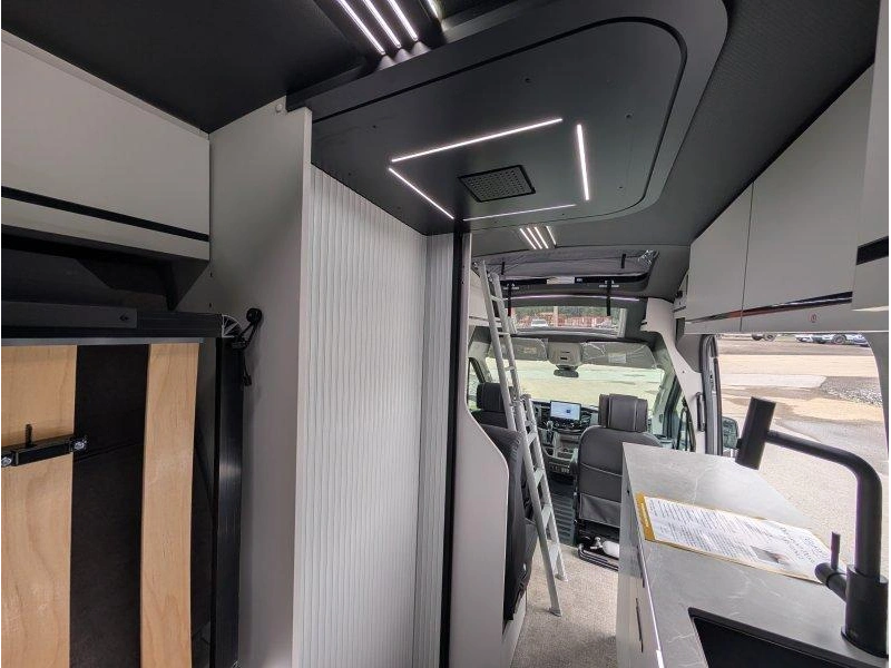 Grand Design Lineage Lvt1 2027 alt