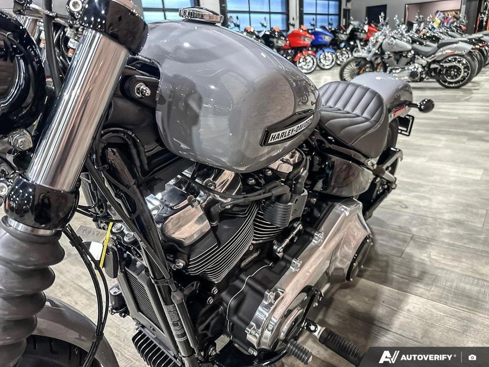 2026 Harley-davidson Street Bob alt