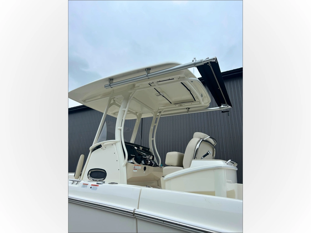 2022 Boston Whaler 270 Dauntless alt