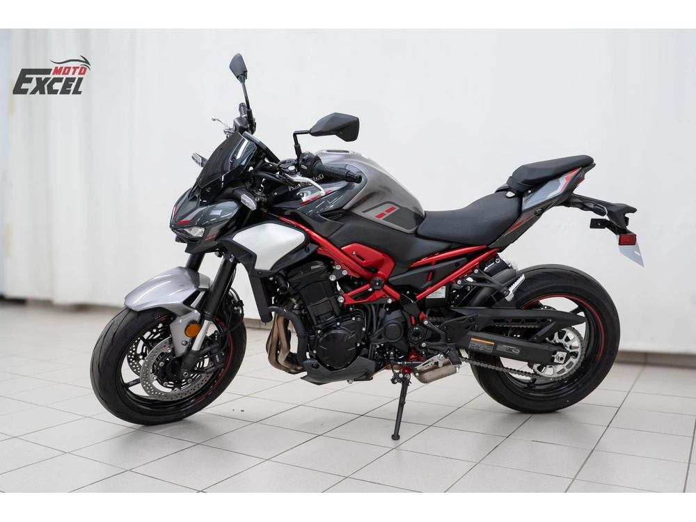 2025 Kawasaki Z900 Demo alt